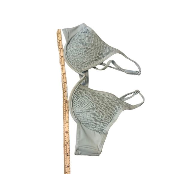 Vintage Baby Blue Smocked Wired V Cut Bikini Top with Metal Clasp Size Small - Picture 7 of 8